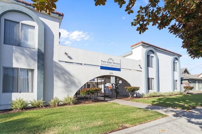 Building Photo - Twin Oaks Apartments