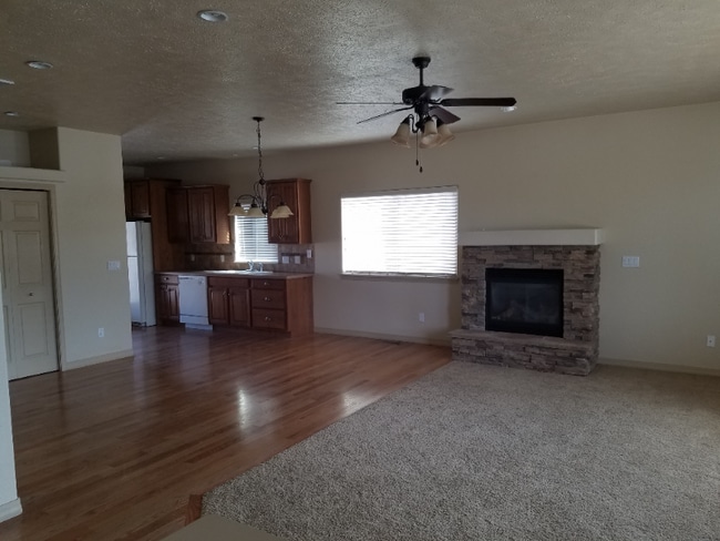 Foto del edificio - 725 Woodridge Court