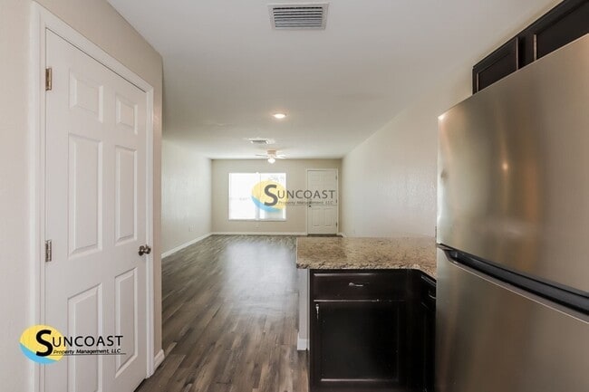 Building Photo - 9341 N Mendoza Way