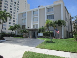Building Photo - 1527 S Flagler Dr
