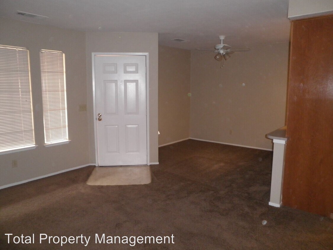Primary Photo - 1 br, 1 bath Apartment - 1093 N Cherry #1