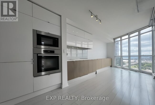 Building Photo - 21 Iceboat Terr