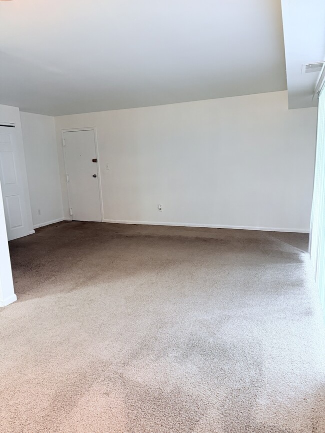 Building Photo - 1022 Adams Ave