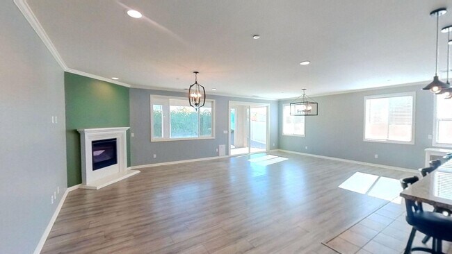 Foto del edificio - Price Reduction!! Gorgeous 3 Bedroom 2 Bat...