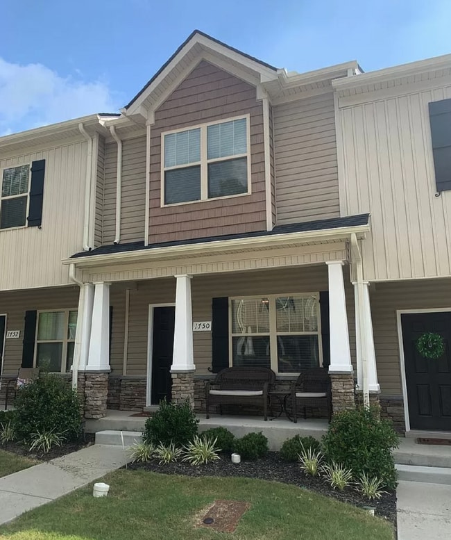 Photo - 1750 Sprucedale Dr Apartment