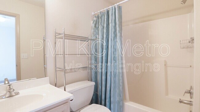 Foto del edificio - 8014 N Elmwood Ave