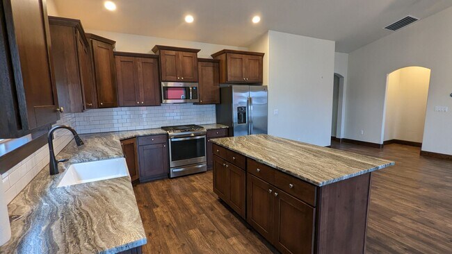 Foto del edificio - Garden Grove Rancher
