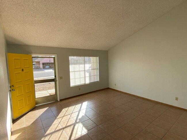 Foto del edificio - 6932 W Paradise Dr