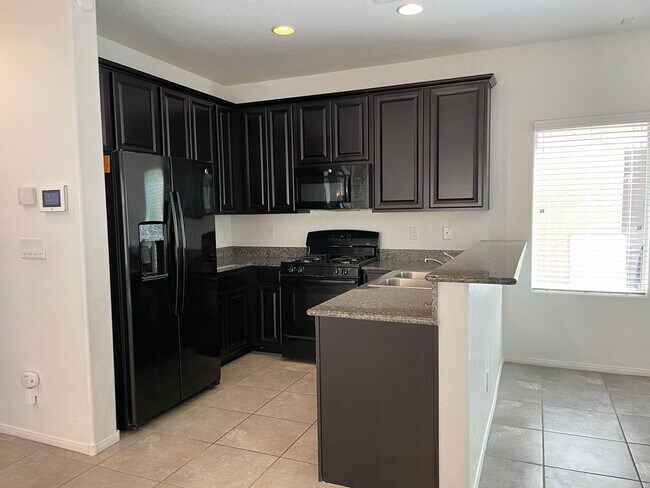 Foto del edificio - Beautiful 3Bed/2.5Bath home located in Cen...