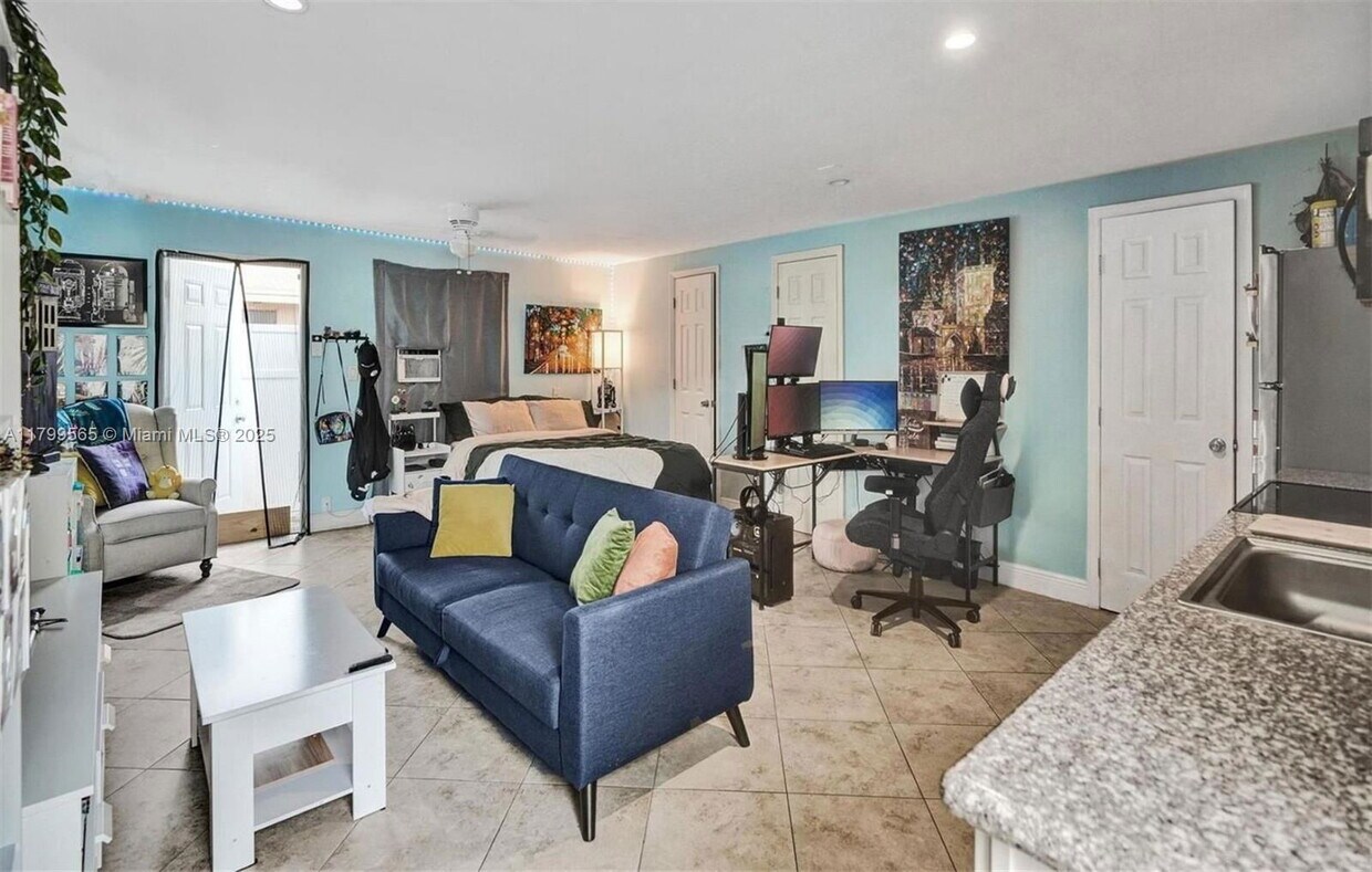 Foto principal - 1041 NE 9th Ave