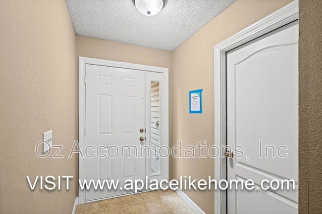 Building Photo - 805 SW Imperial Ln