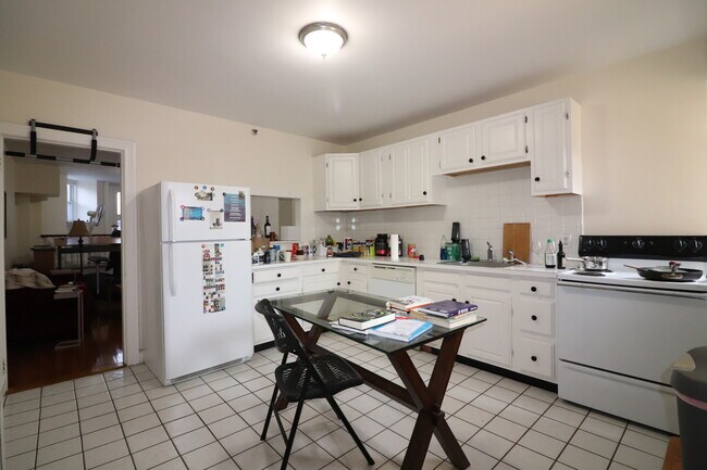 Foto del edificio - 1569 Beacon St