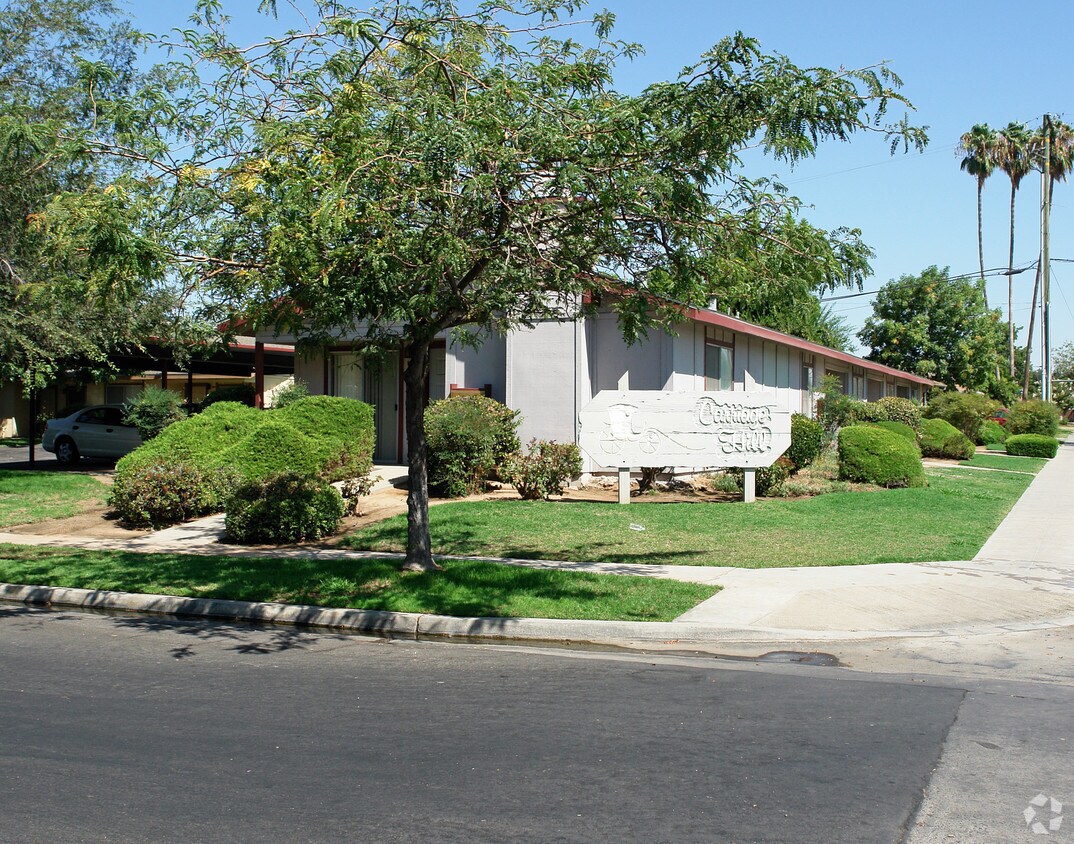 Building Photo - Carriage Hill Apartments