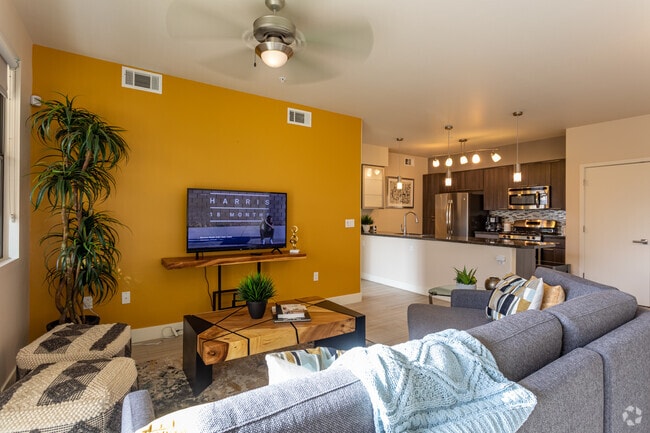 1BR, 1BA - 886SF - IMT North Scottsdale