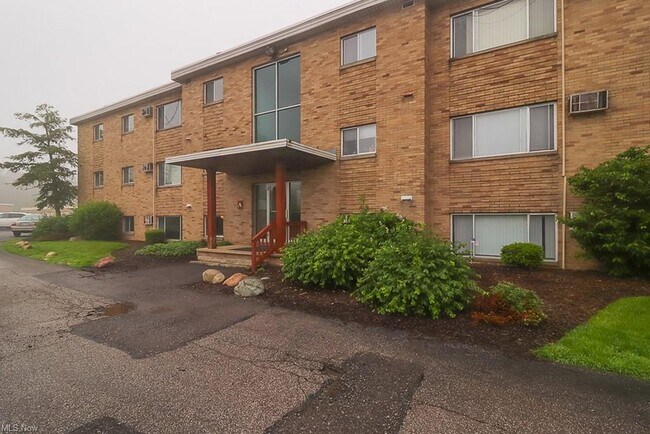 Foto del edificio - 5200 Royalton Rd