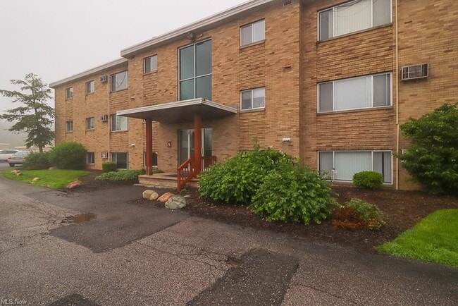 Building Photo - 5200 Royalton Rd