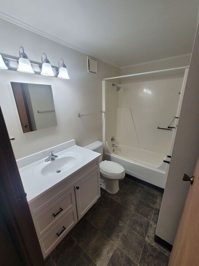 Foto del edificio - 552 Cedar Gate Ct