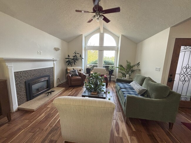 Building Photo - 17927 Ridge Lake Dr