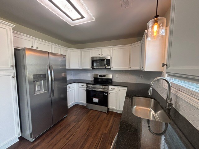 Building Photo - 4427 Parkcrest Cir