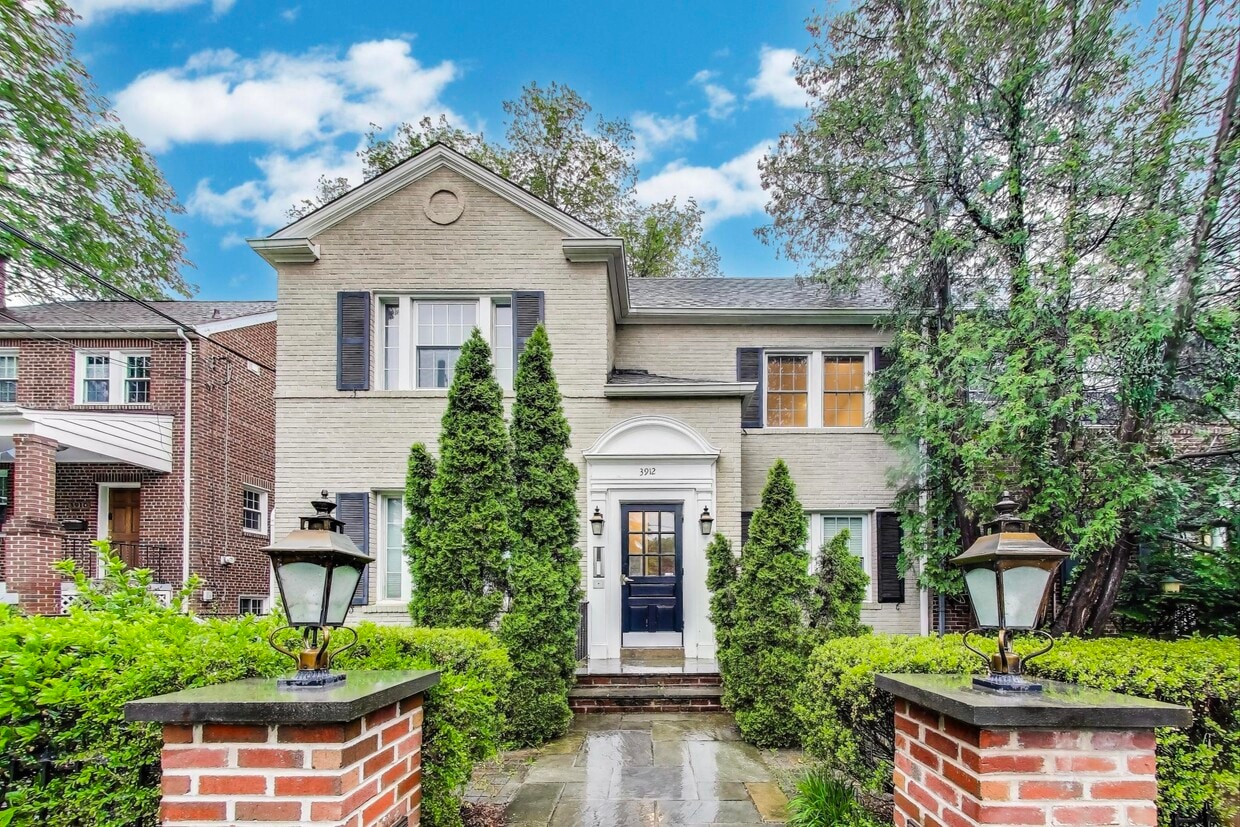 Primary Photo - 3912 Yuma St NW