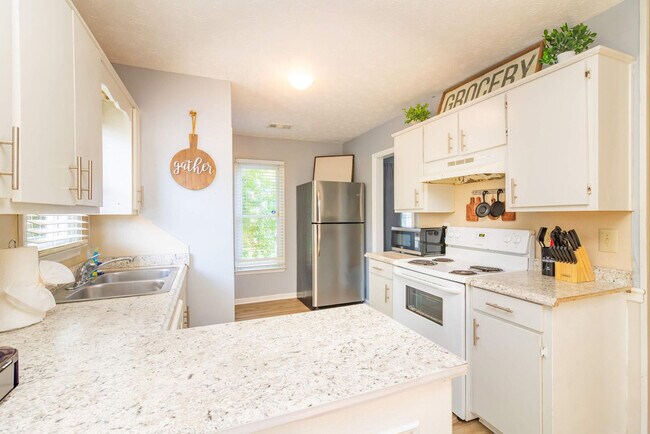 Building Photo - 1930 16th Ave