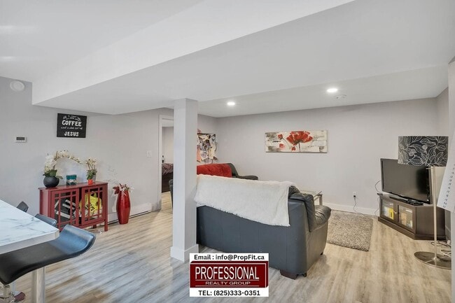 Building Photo - 21 Huron Dr