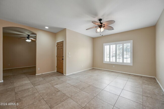 Foto del edificio - 12818 W Mulberry Dr