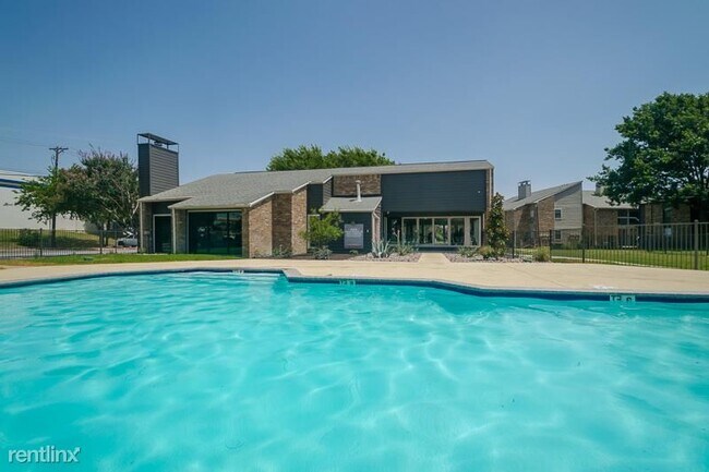 Foto del edificio - 2 br, 1 bath Condo - 1500 S Interstate 35 ...