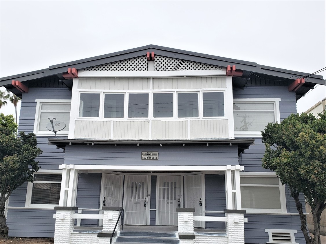 Primary Photo - 1725 E Broadway