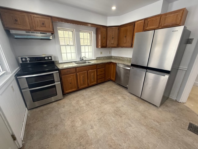 Building Photo - 114 Hawthorne Ave