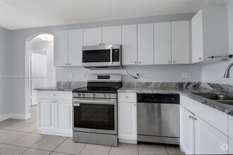 Building Photo - 2401 Xelda Ave N