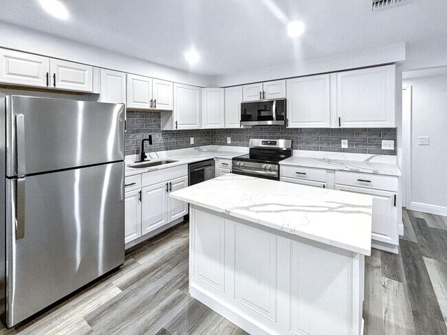 Foto del edificio - 1326 S Summerlin Ave