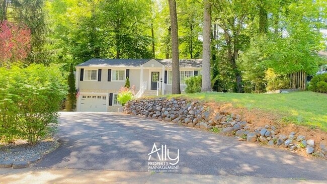 Building Photo - 512 Woodmont Dr