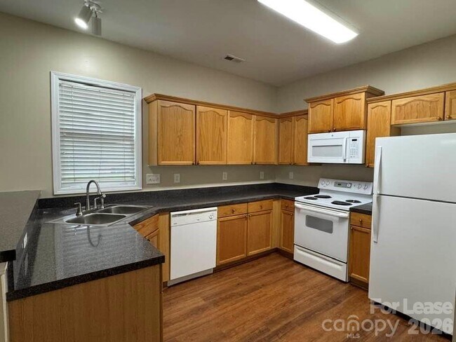 Building Photo - 21404 Aftonshire Dr