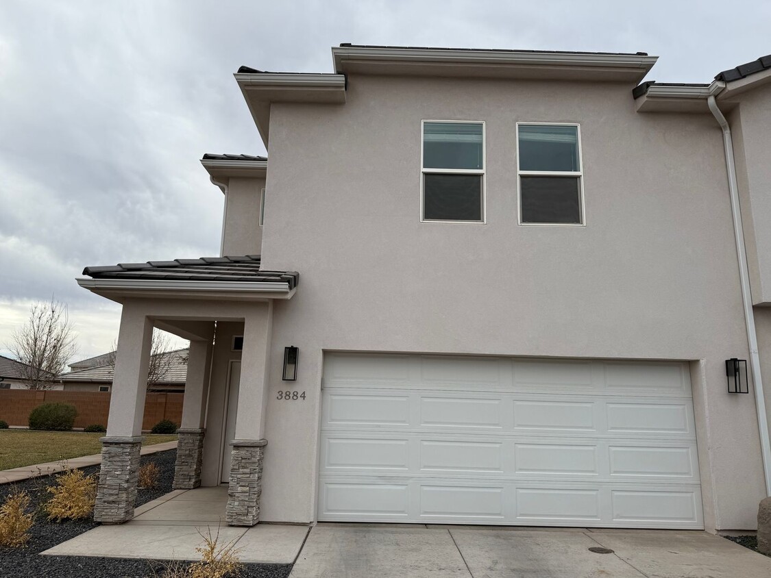 Primary Photo - Mustang Valley Townhome - End Unit!