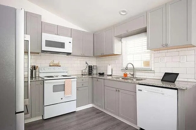 Foto del edificio - Room in House on Jackson Dr