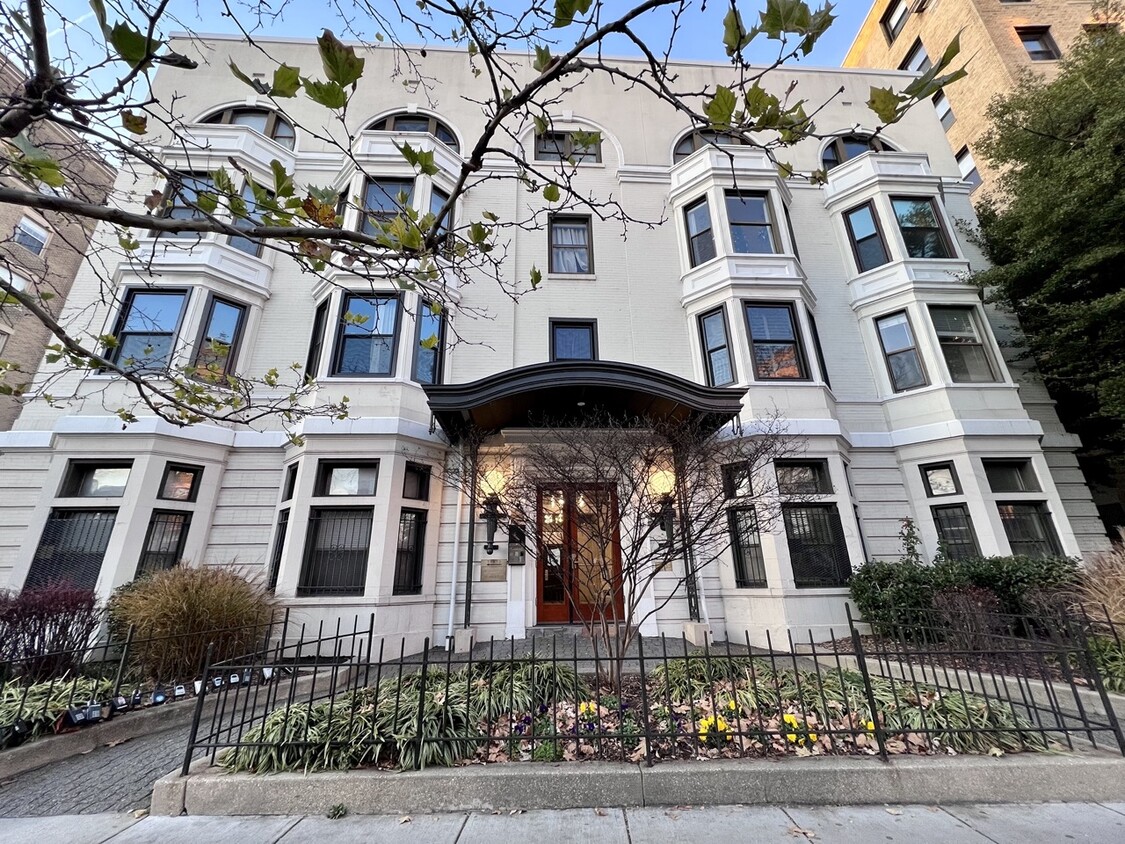 Primary Photo - 1669 Columbia Rd NW