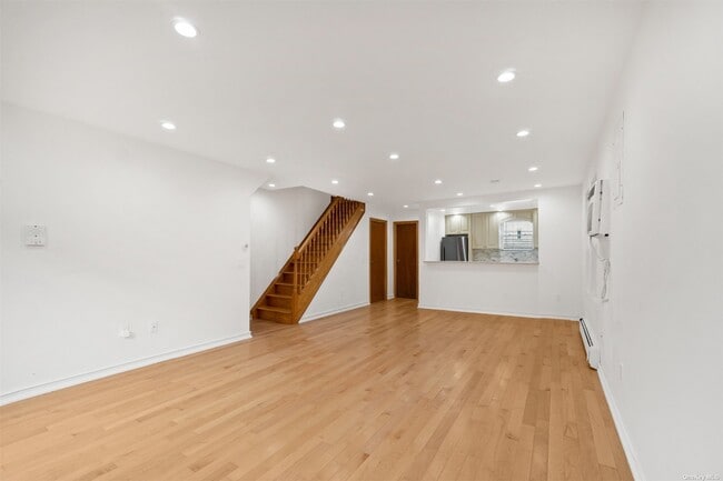 Building Photo - 32-33-33 46th St