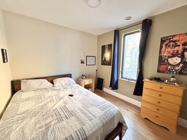 Building Photo - 2 BED - 1 BATH - OTTAWA - APARTMENT BUILDING