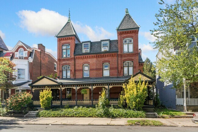Building Photo - 622 N 6th St
