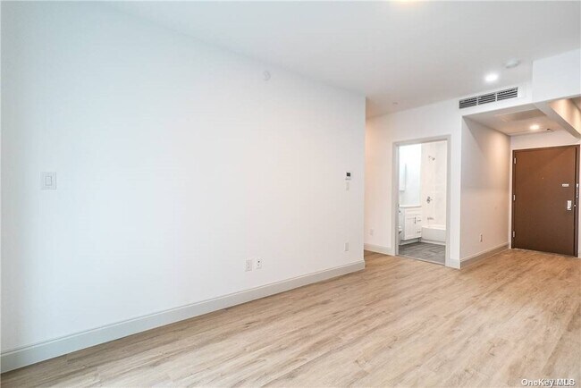 Foto del edificio - 88-56-88162 162nd St