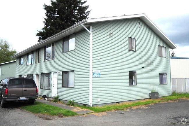 Building Photo - 1028 Cedar Ave