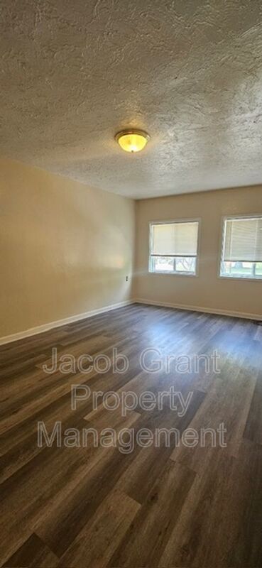 Building Photo - 676 Memorial Dr