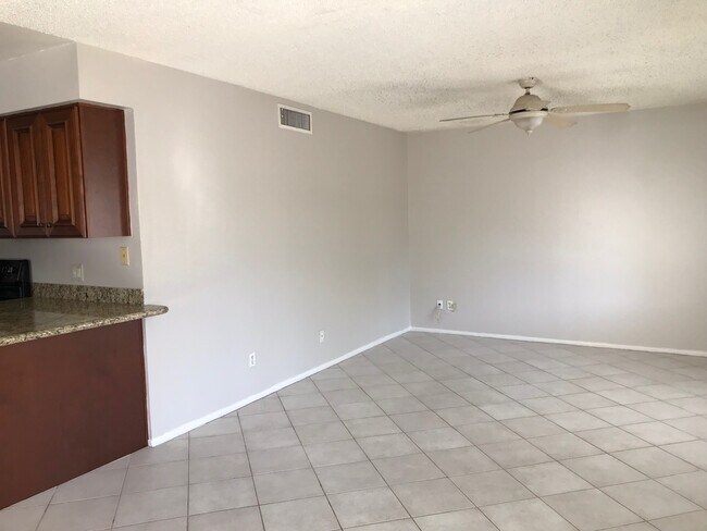 Building Photo - 3627 W Carla Vista Dr