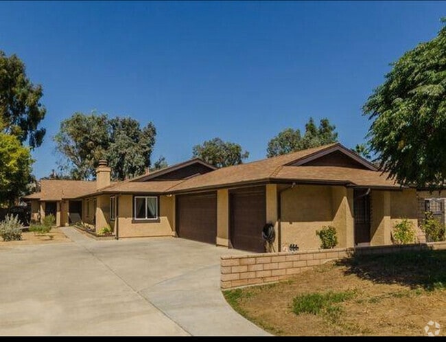 Building Photo - 9789 Diana Ave