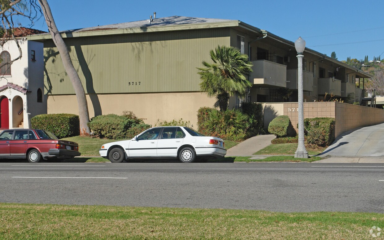 Foto del edificio - 5717 Huntington Dr N