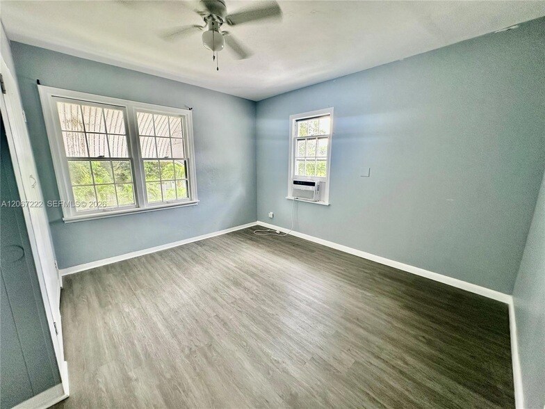 Foto del edificio - 1260 NE 115th St