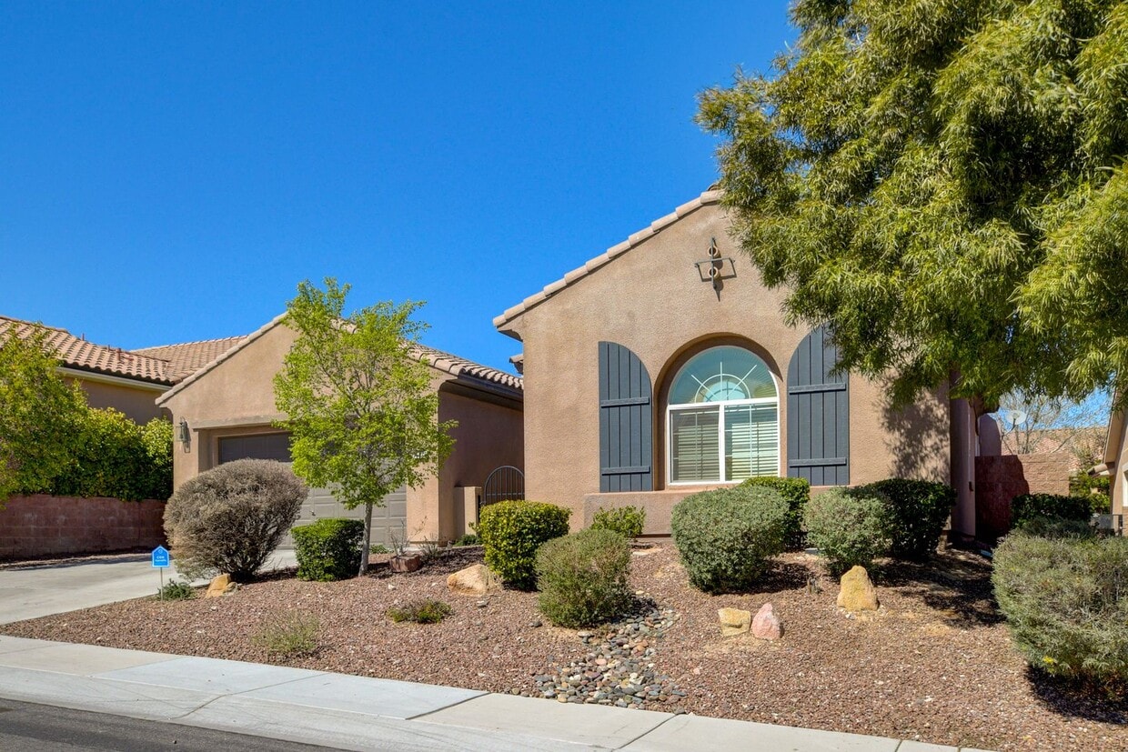 Primary Photo - STUNNING 5BD, 3BTH, SINGLE STORY POOL HOME