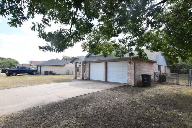 Building Photo - 1404 Clairidge Ave