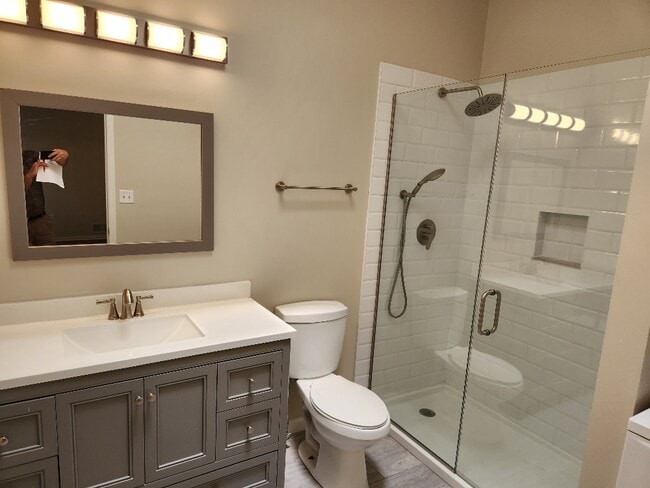 Building Photo - 903 Main St